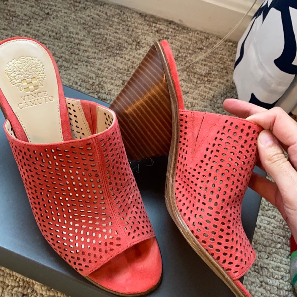 Vince Camuto king crab true suede mules